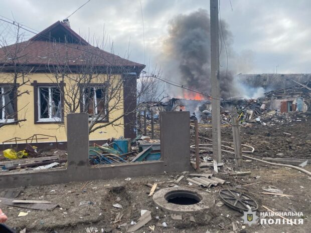Росіяни обстріляли селище Борова на Харківщині, є загиблі та поранені: поліція документує наслідки влучань