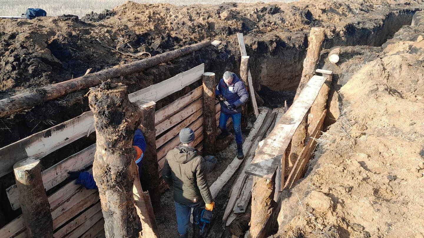 На Харківщині будівництво фортифікаційних споруд триває у посиленому режимі