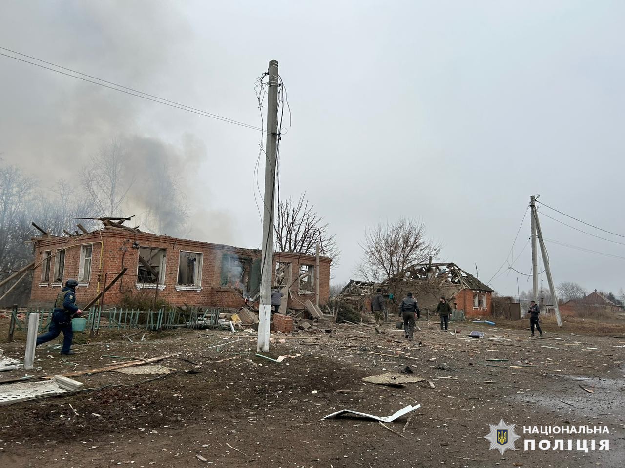 В результаті обстрілу села Бугаївка Вовчанської громади постраждали дві людини: поліція документує наслідки воєнного злочину