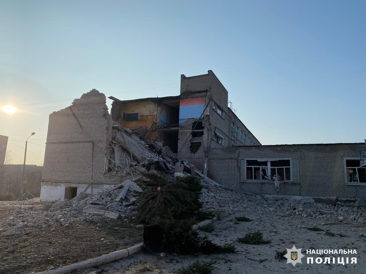 Внаслідок ворожих обстрілів поранення отримав цивільний чоловік: слідчі задокументували наслідки воєнних злочинів росіян на Харківщині