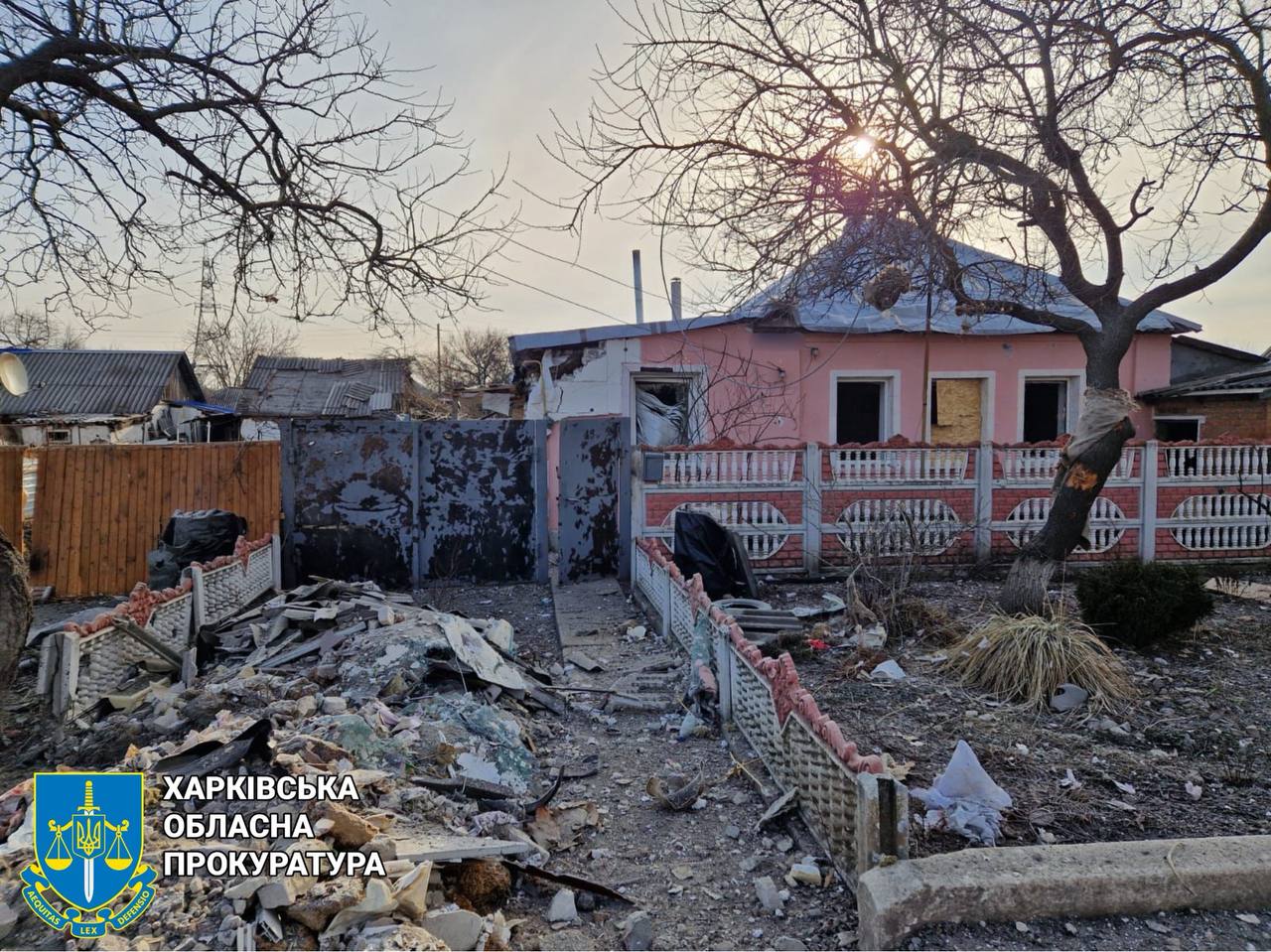 Внаслідок ворожих обстрілів Купʼянщини загинула одна жінка, поранений водій швидкої допомоги