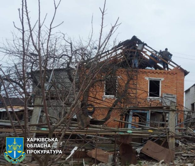 Правоохоронці зафіксували наслідки ворожої атаки по селу на Харківщині