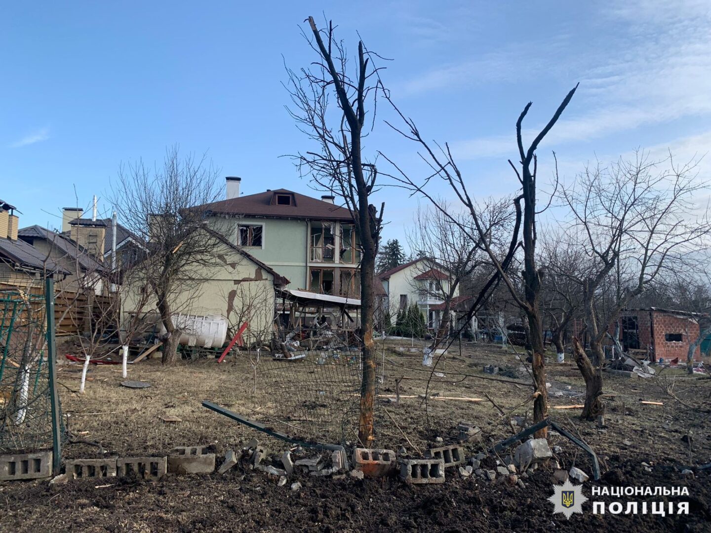 Загинув чоловік, поранено трьох жінок: поліцейські Харківщини документують наслідки обстрілів Чугуївського, Харківського та Куп’янського районів