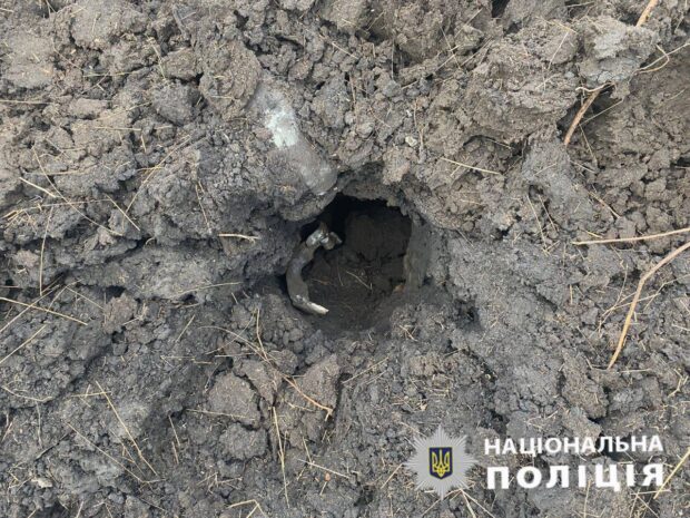 Внаслідок ворожих обстрілів пошкоджена цивільна інфраструктура: слідчі Харківщини задокументували наслідки воєнних злочинів