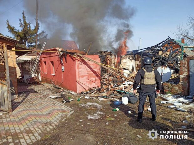 Протягом минулої доби росіяни вбили цивільну жінку і пошкодили цивільну інфраструктуру: слідчі задокументували наслідки воєнних злочинів рф на Харківщині