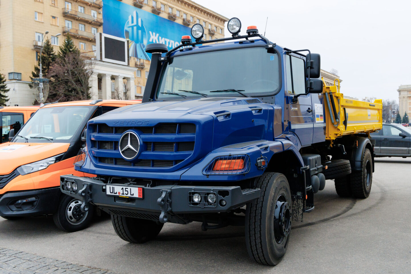13 спеціалізованих авто спрямували в деокуповані райони Харківщини