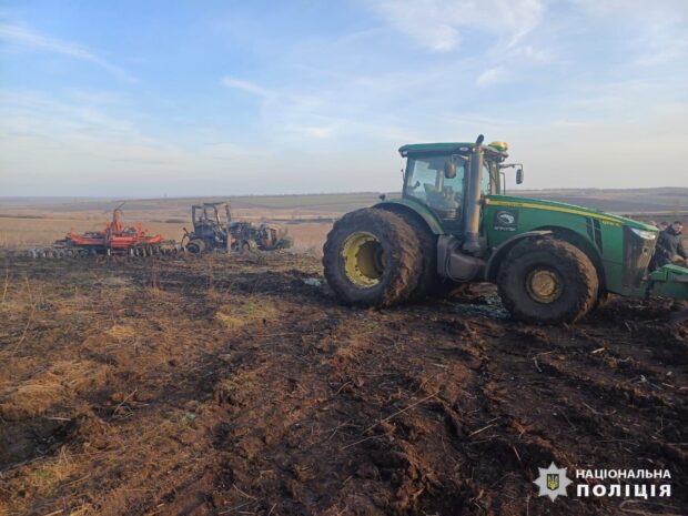 Поліція розслідує обставини вибуху трактора в Ізюмському районі
