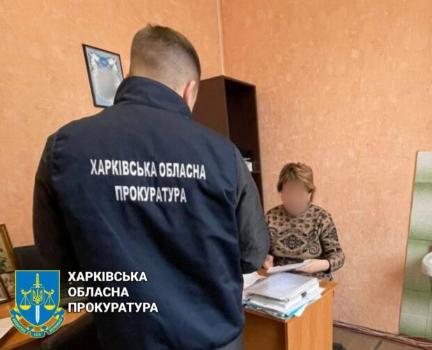 Допомагала уникнути мобілізації: на Харківщині правоохоронці викрили заступника директора з експертизи тимчасової непрацездатності
