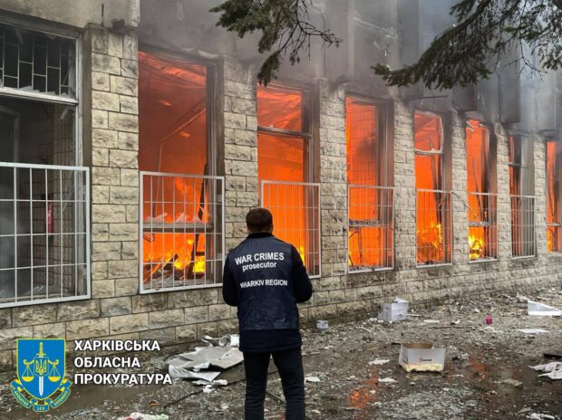 Прокурори працюють на місці ракетної атаки по Харкову: станом на зараз відомо про одного загиблого та пʼятьох поранених