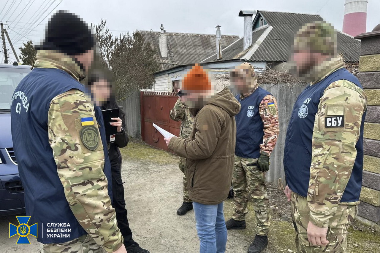 СБУ затримала зрадника, який у перші дні повномасштабної війни коригував авіаудари по Харкову «в обхід» ППО