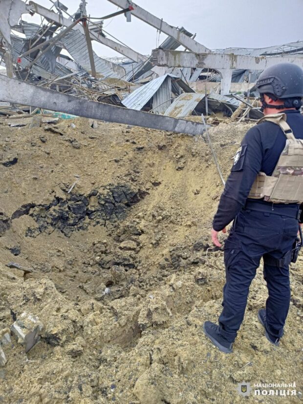 Окупанти обстріляли село на Харківщині, постраждав чоловік