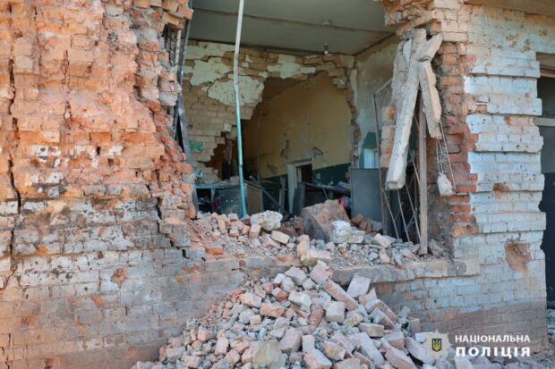 Вранці росіяни вдарили по Харкову, загинула людина, ще дев’ять поранені: поліція працює на місці події