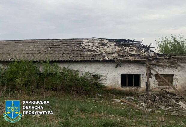 Правоохоронці зафіксували наслідки російських авіаударів по селу на Купʼянщині