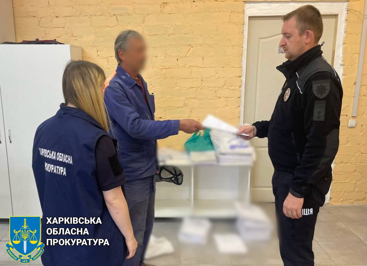 Виправдовувала дії рф та годувала російських військових під час захоплення Ізюма: підозрюється жителька Харківщини