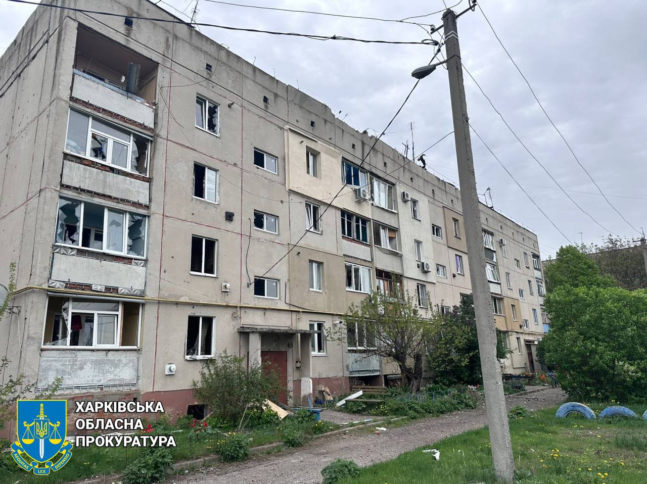 Внаслідок ворожих авіаударів по місту Дергачі постраждали чотири людини, серед них — троє дітей