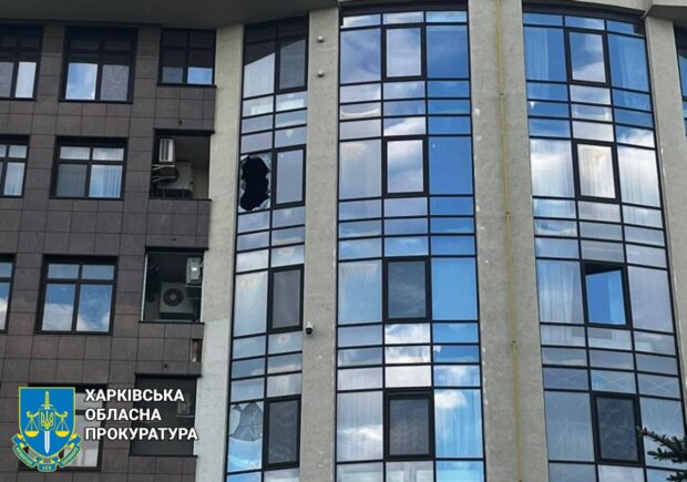 Внаслідок ворожих авіаударів по Харкову травмовано мирного мешканця