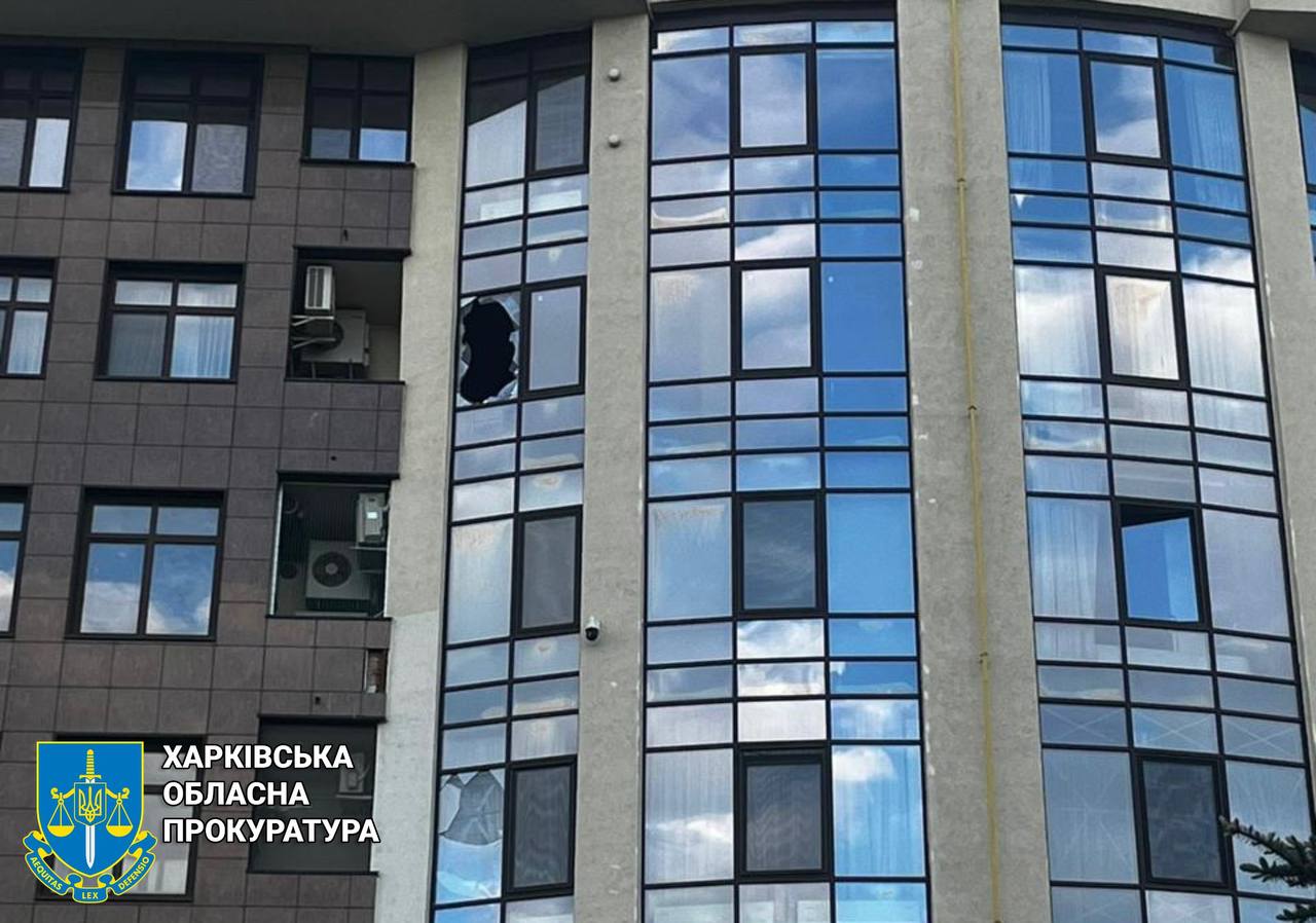 Внаслідок ворожих авіаударів по Харкову травмовано мирного мешканця