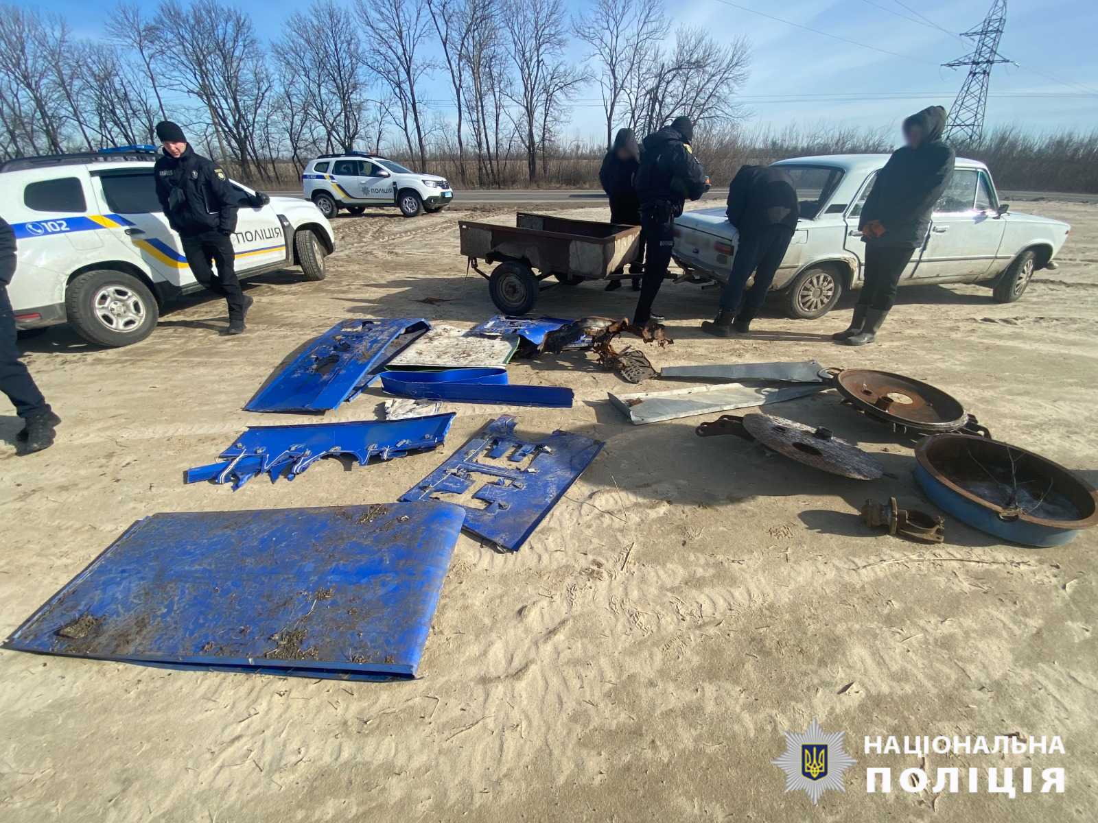 На Харківщині викрили двох мародерів, які обікрали АЗС та поцупили дорожній знак