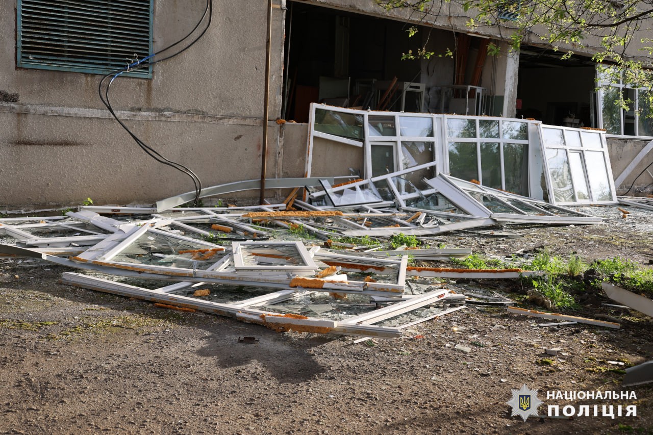 Слідчі задокументували наслідки ворожого обстрілу росіянами Шевченківського району міста Харкова