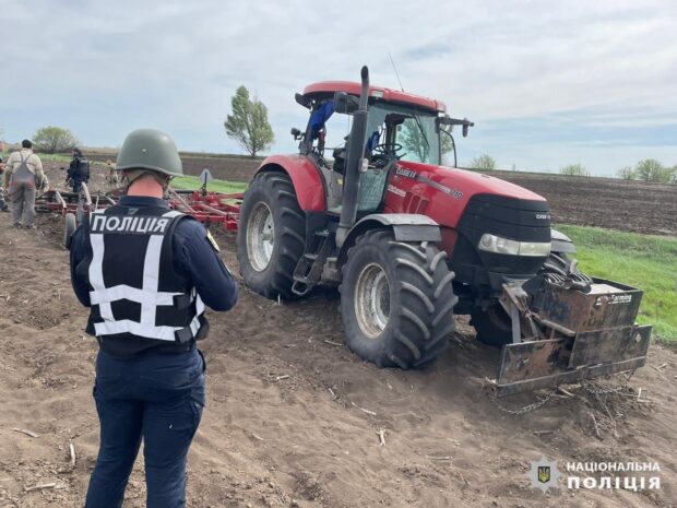 На території Донецької громади Харківщини на вибуховому предметі підірвався тракторист