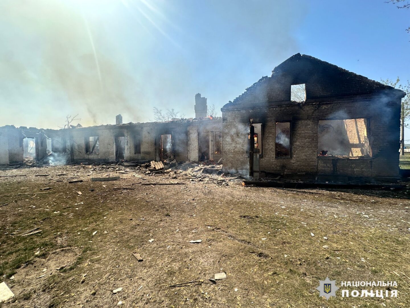 Окупанти вкотре обстріляли населені пункти Харківщини, є поранені та загиблий: поліція документує наслідки ворожої атаки
