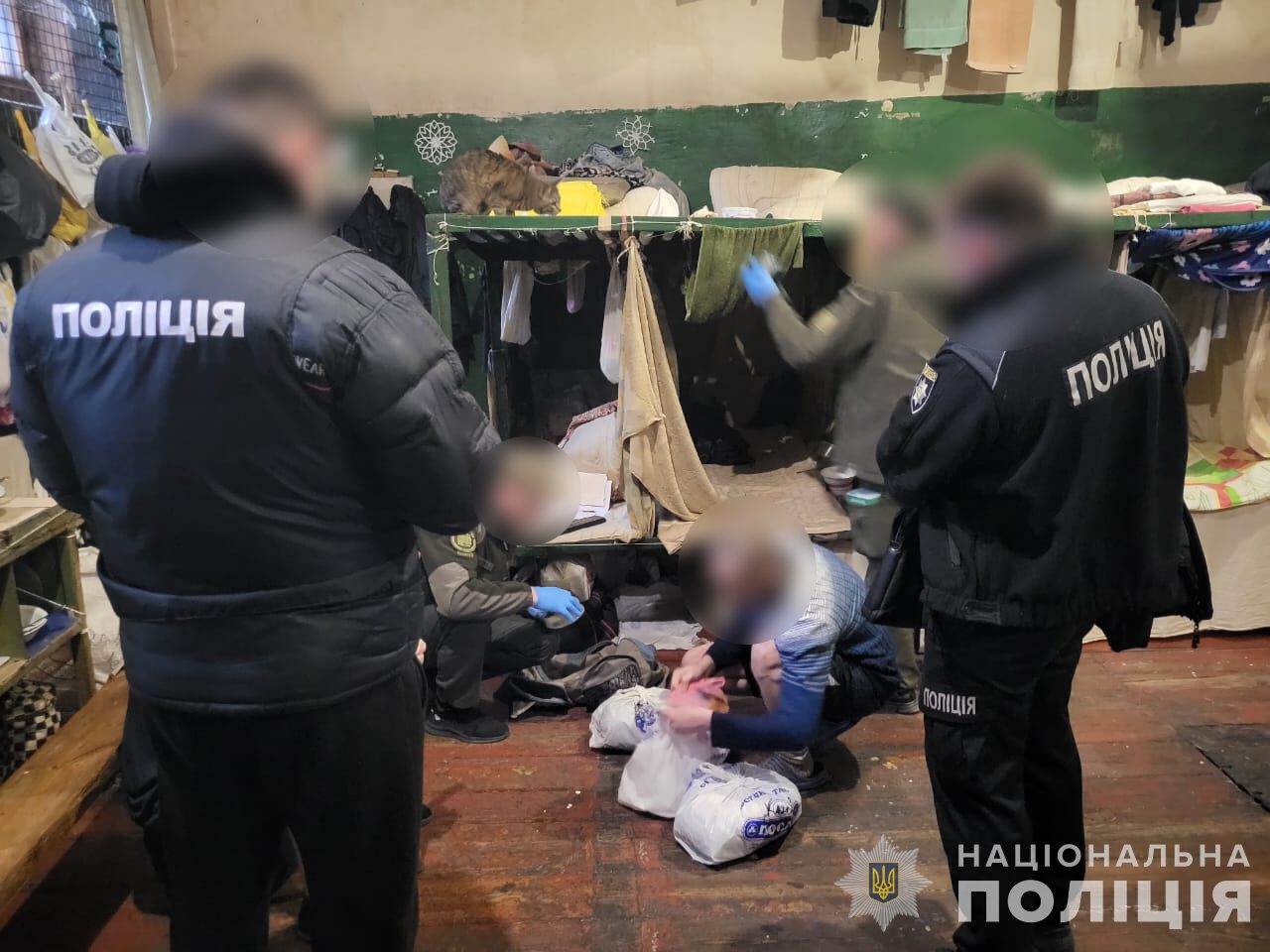 Наркотики до Харківського СІЗО через взуття та побутові предмети: викрито організовану групу