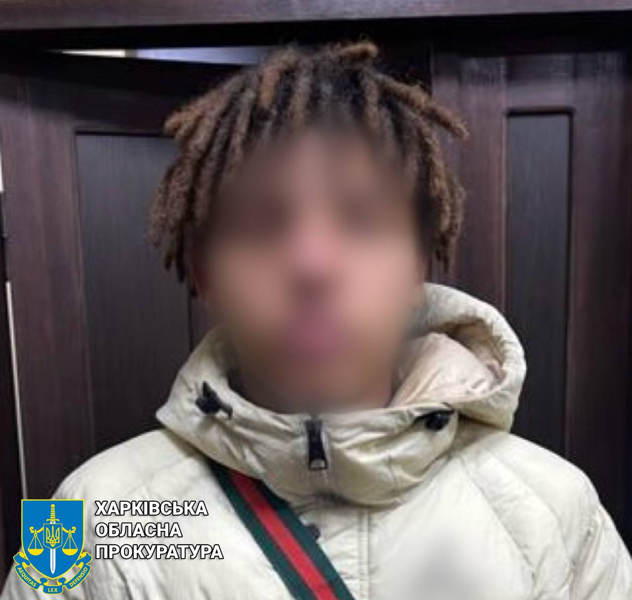 Вручено підозру неповнолітньому, який біля ТЦ у Харкові зневажливо образив людей, а потім побив їх