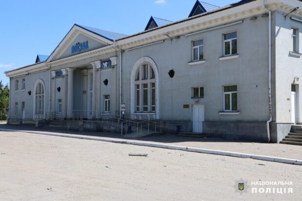 Росіяни завдали ракетного удару по критичній інфраструктурі Чугуєва: поліція задокументувала наслідки обстрілу