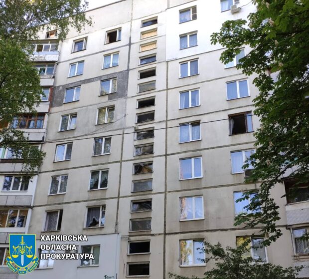 Посеред дня росіяни цілеспрямовано обстріляли спортмайданчик у Харкові: постраждали сім людей, серед них діти