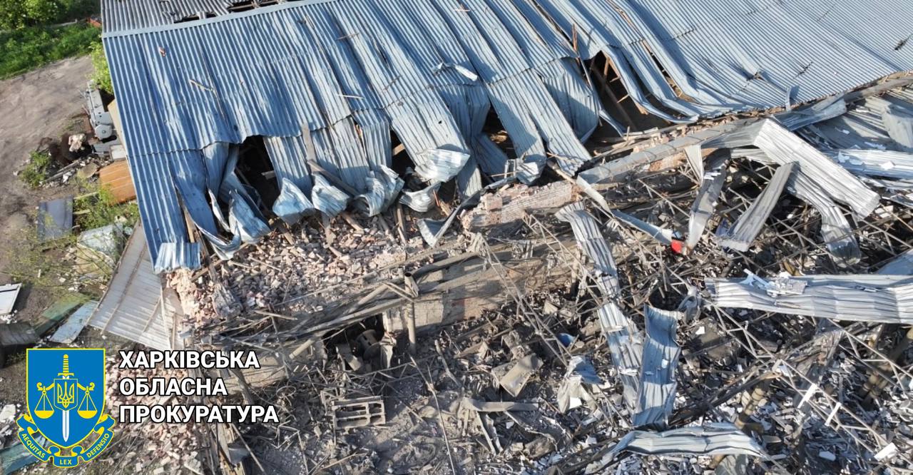 Одна людина загинула, ще четверо травмовані: прокурори зафіксували наслідки ракетної атаки по підприємству на Харківщині