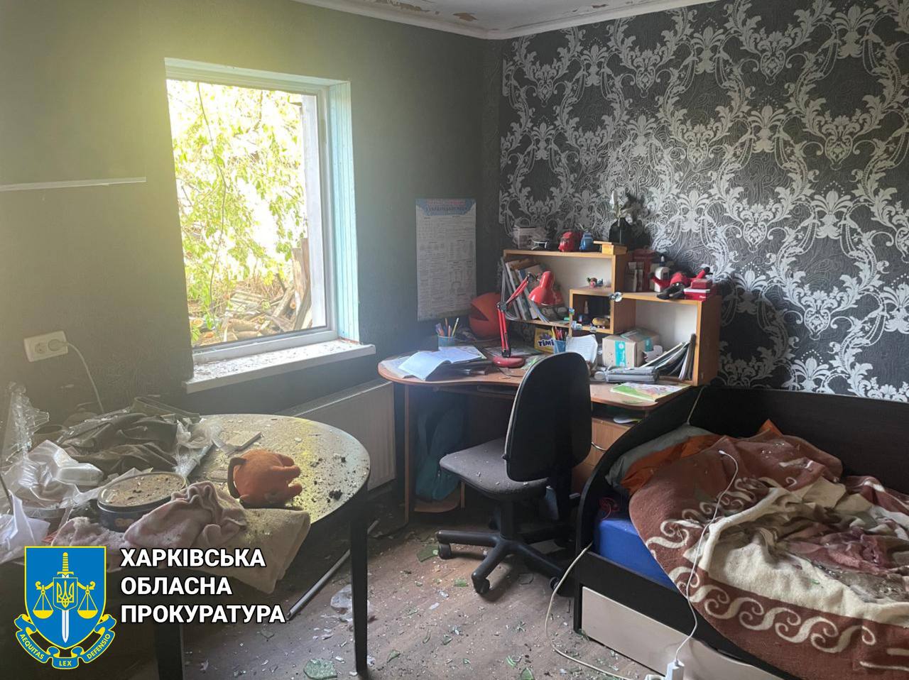 Окупанти з авіації вдарили по Дергачах: постраждали девʼять людей, серед них вісім дітей