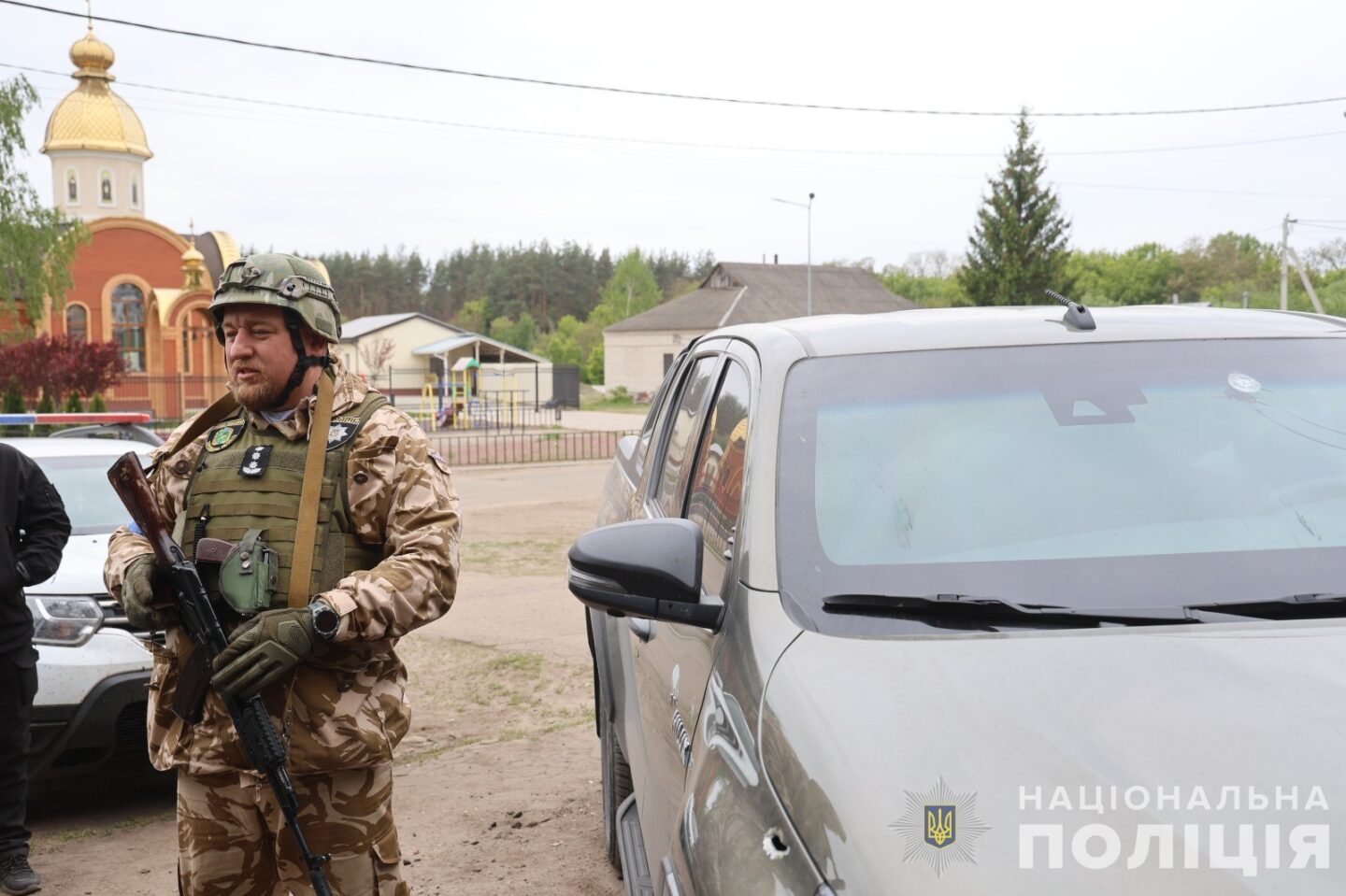 Російські снайпери обстріляли броньоване авто поліцейських під час евакуації людей з Вовчанська