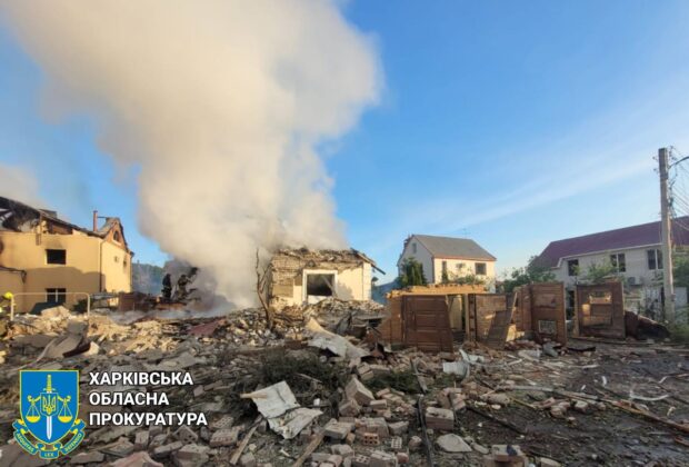 Вночі окупанти здійснили ракетну атаку по Харкову: загорілись будинки, постраждали двоє людей, серед них дитина