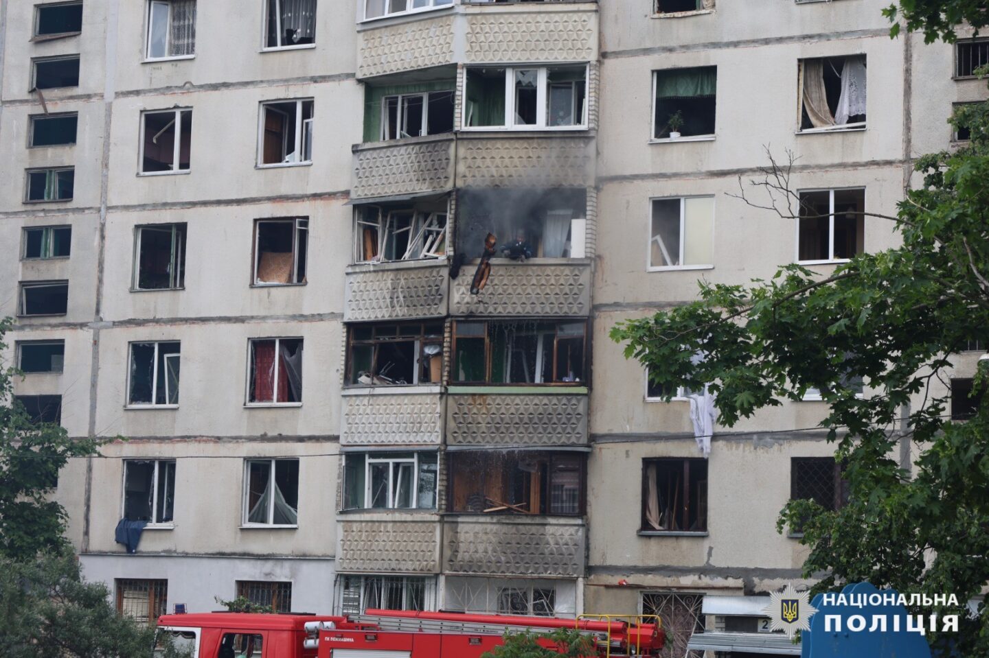 Постраждали 12 людей, у тому числі неповнолітній: поліція документує наслідки обстрілу міста Харкова з боку росіян