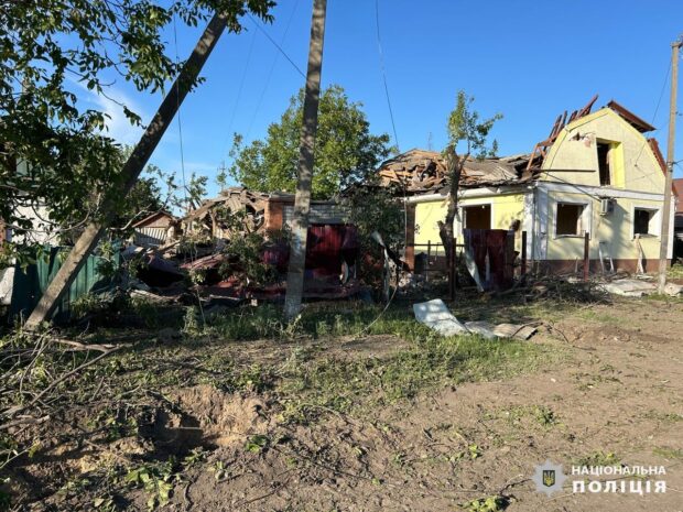 Минулої доби на Харківщині поранення отримали троє людей, серед яких 16-річна дівчина: поліція задокументували наслідки воєнних злочинів росіян