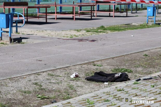 Росіяни завдали удари по Харкову, семеро людей постраждали: поліція працює на місці події