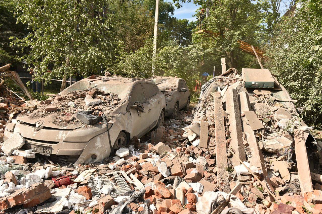 Триває розбір завалів п’ятиповерхового будинку в Новобаварському районі Харкова – Синєгубов