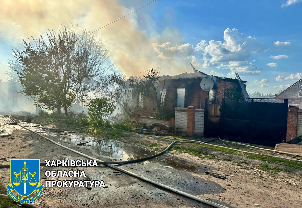 Вісім людей постраждали внаслідок авіаударів по селу поблизу Харкова
