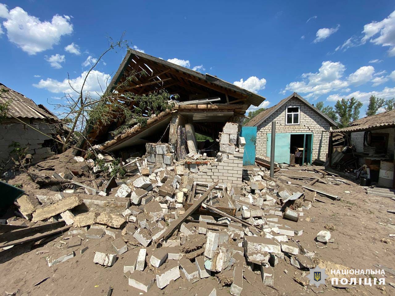 Росіяни завдавали удари по Харківщині з РСЗВ, артилерії, мінометів, БПЛА, постраждав цивільний чоловік: слідчі задокументували наслідки воєнних злочинів