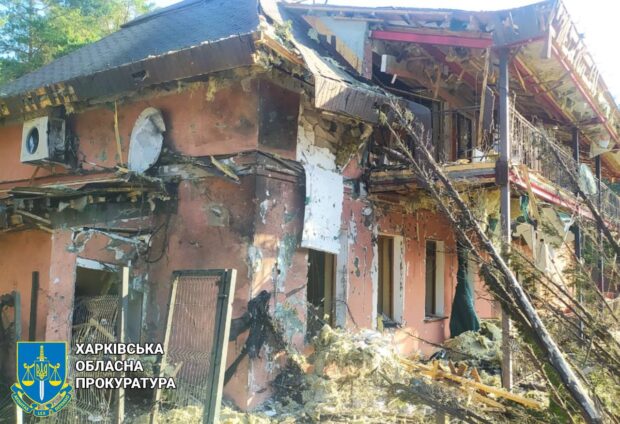 Через ворожі ракетні атаки по селу на Харківщині загинула одна людина, ще двоє травмовані