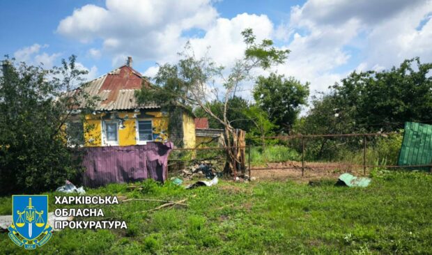Внаслідок ворожого артобстрілу села на Купʼянщині поранено мирного мешканця
