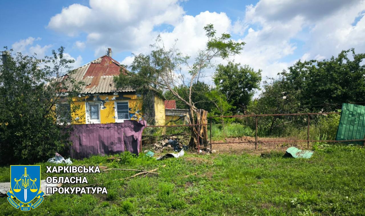 Внаслідок ворожого артобстрілу села на Купʼянщині поранено мирного мешканця