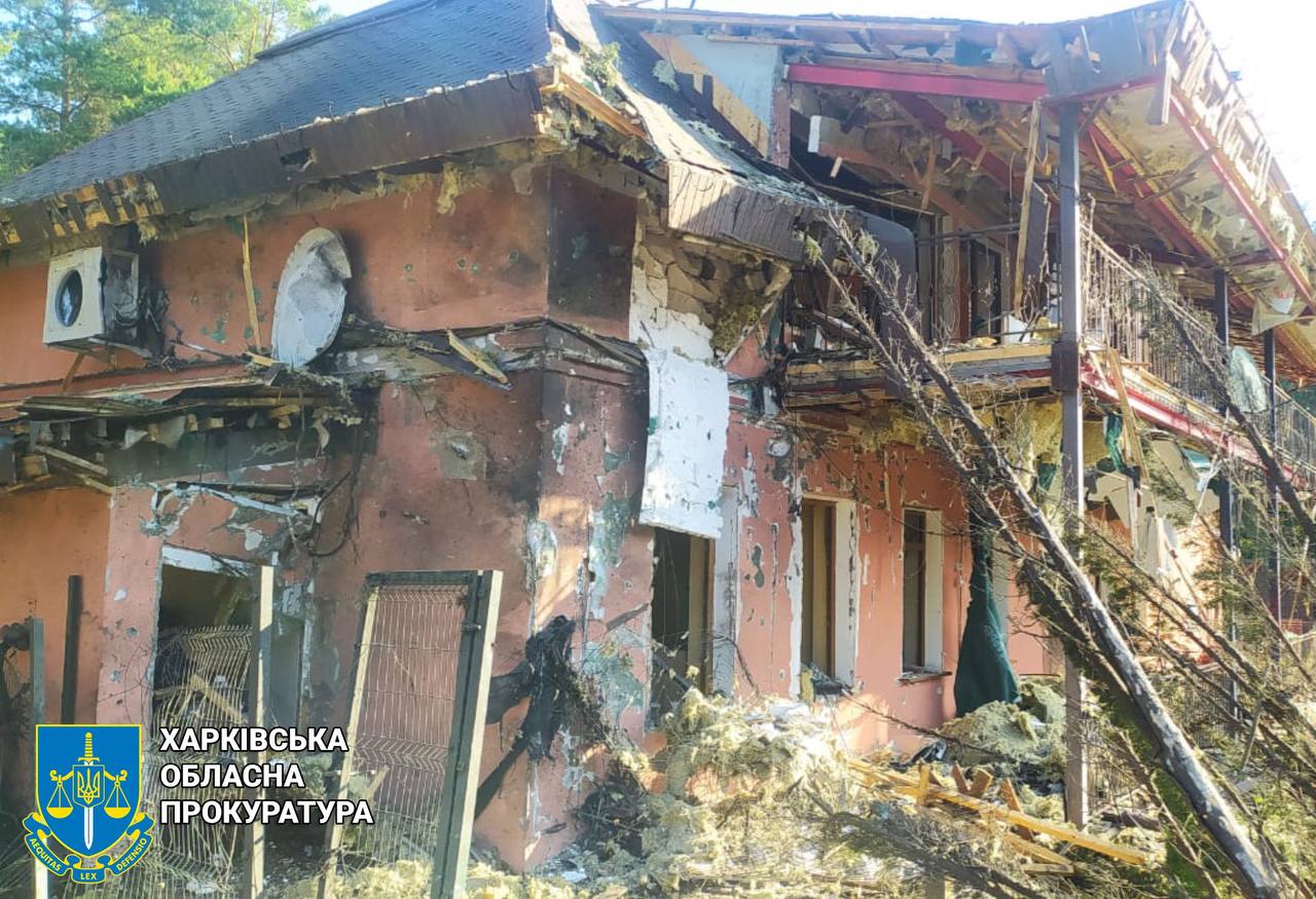 Через ворожі ракетні атаки по селу на Харківщині загинула одна людина, ще двоє травмовані