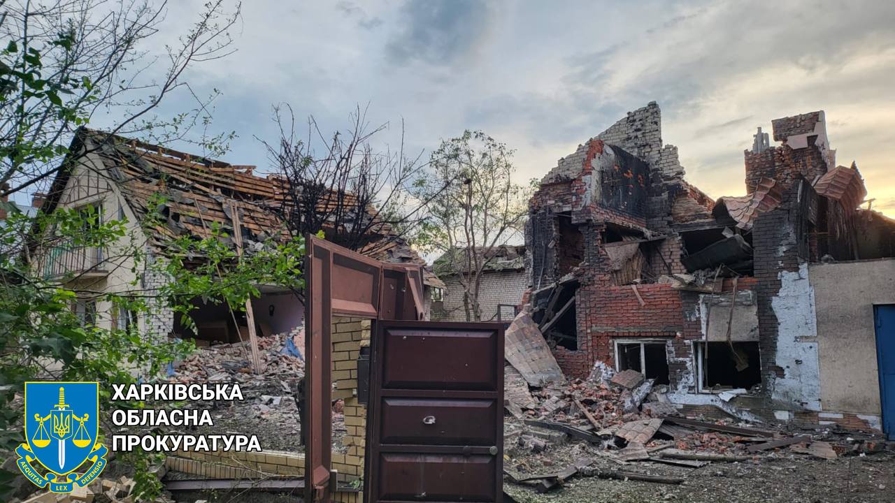 Правоохоронці задокументували наслідки ворожих авіаударів по цивільній інфраструктурі села Кутузівка