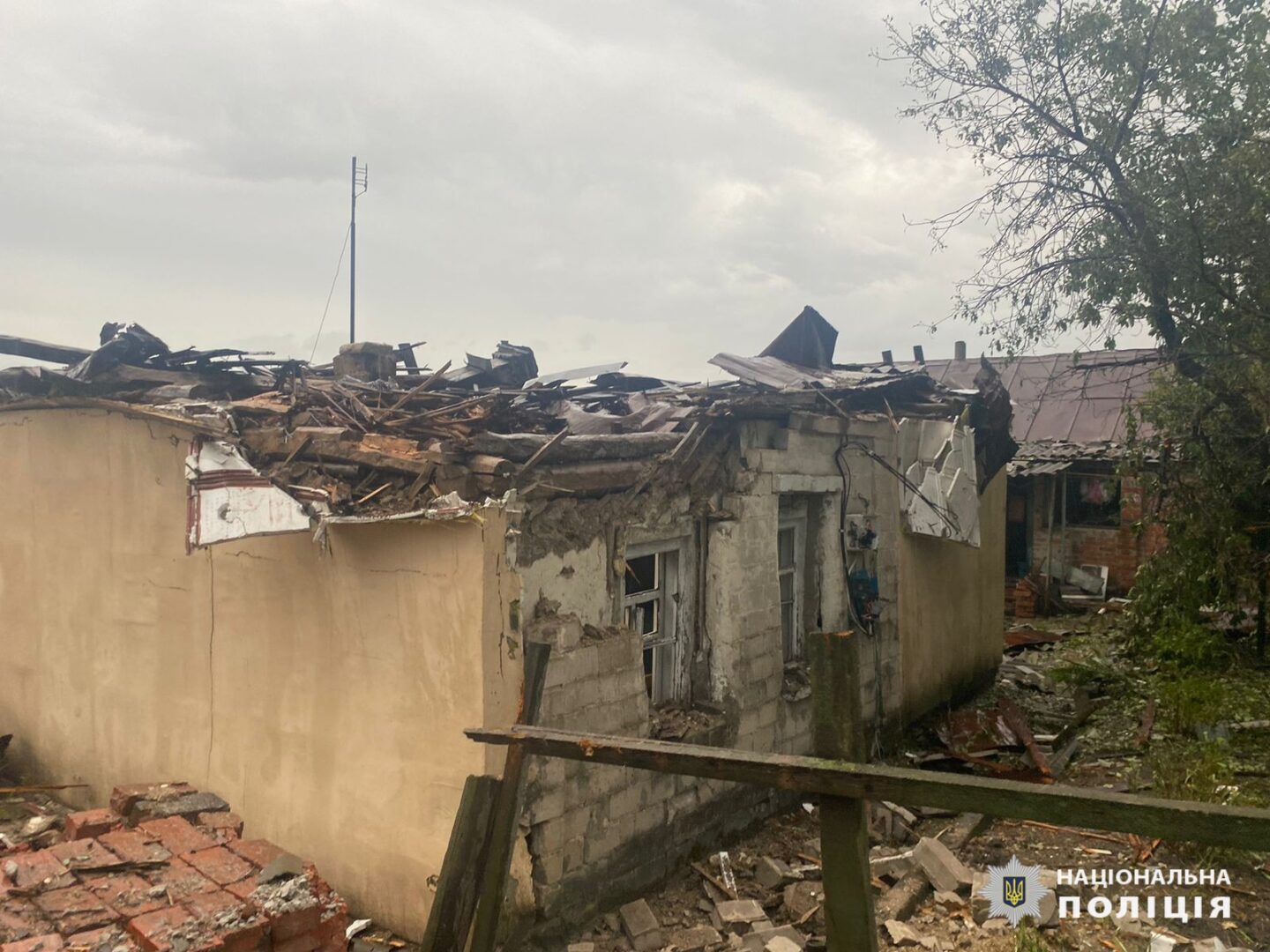 Окупанти з РСЗВ та мінометів обстрілювали Харківщину, постраждав чоловік: слідчі задокументували наслідки воєнних злочинів