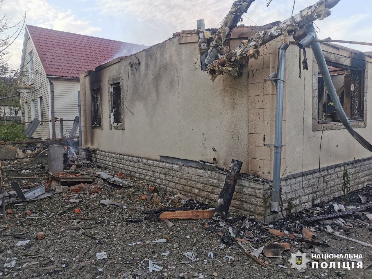 Через російські удари постраждали дві людини: слідчі задокументували наслідки воєнних злочинів на Харківщині