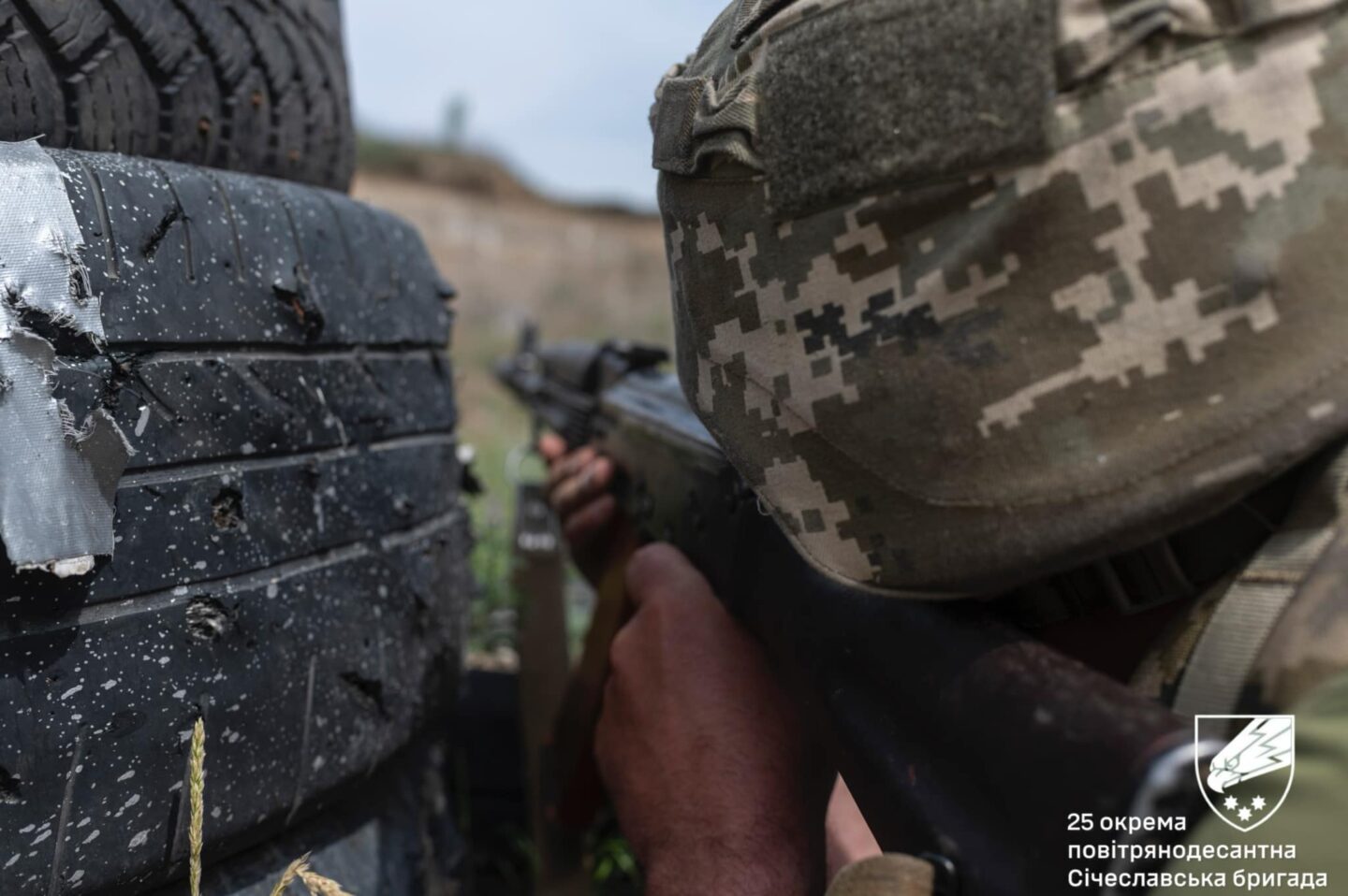 На Харківському напрямку відбито дві атаки загарбників у бік села Липці, тривають три боєзіткнення у районі Вовчанська - Генштаб ЗСУ
