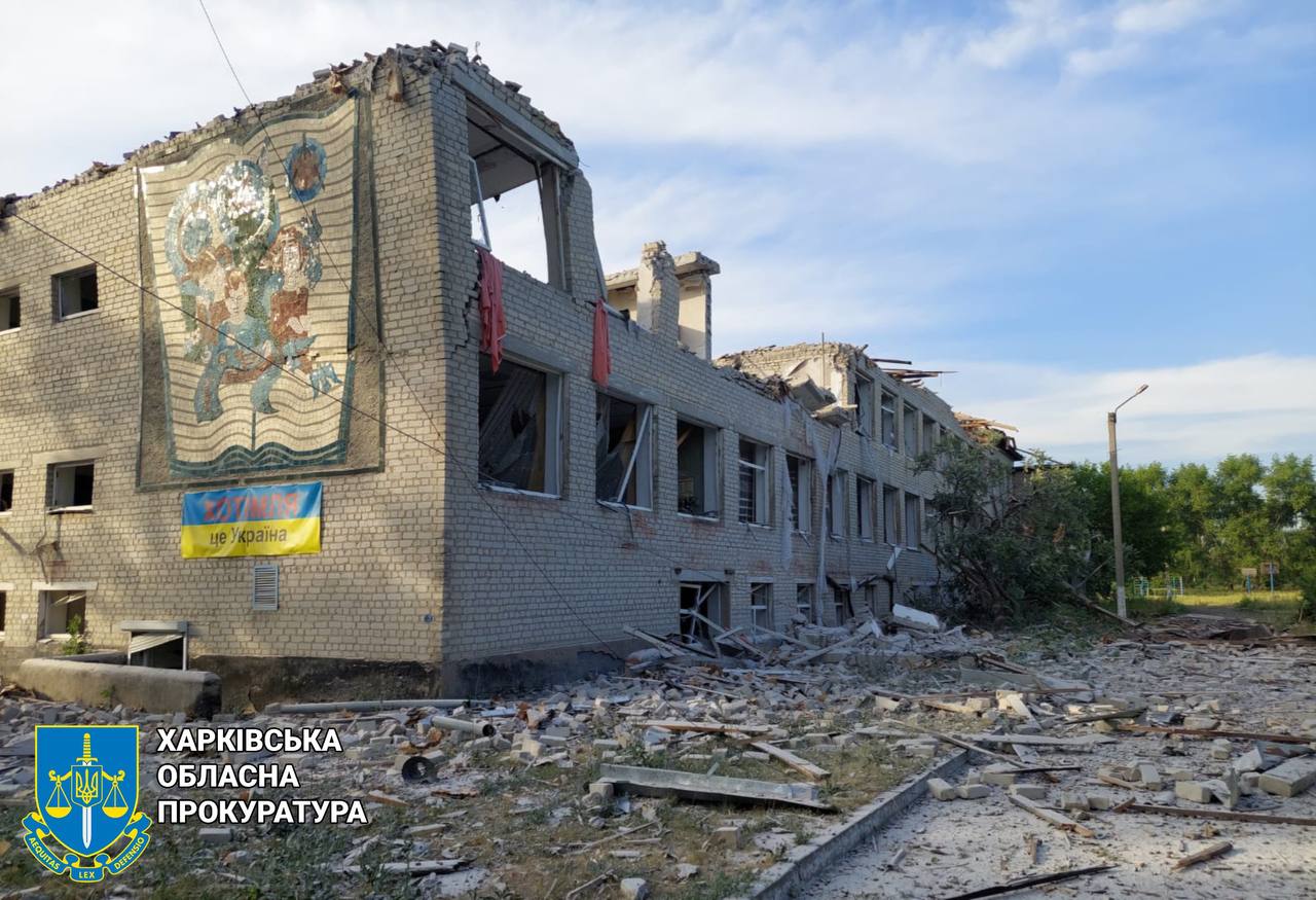 Внаслідок ворожих ударів по селу на Чугуївщині загинула людина, ще двоє поранені