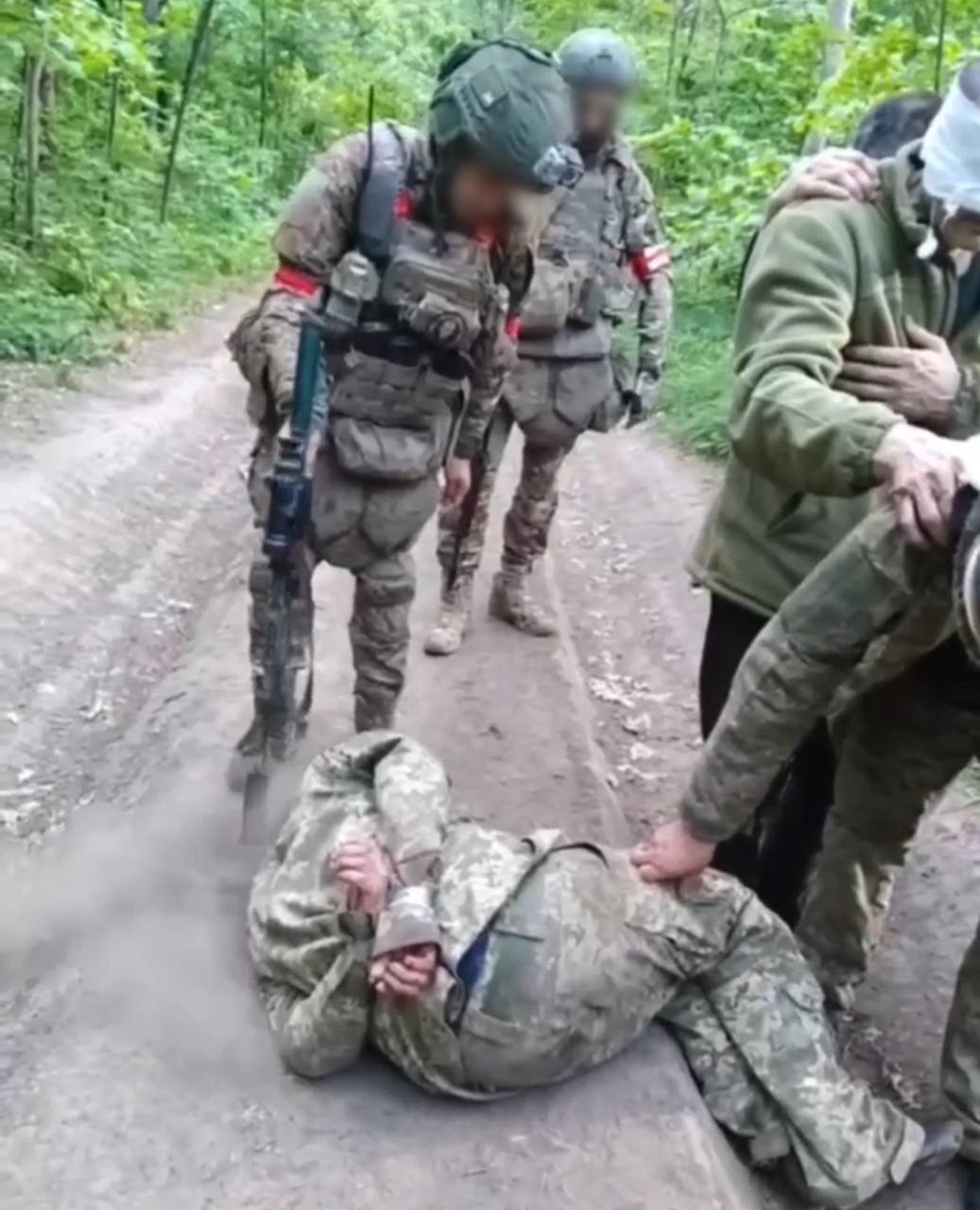Правоохоронці розпочали провадження за фактом жорстокого поводження з українськими військовополоненими на харківському напрямку