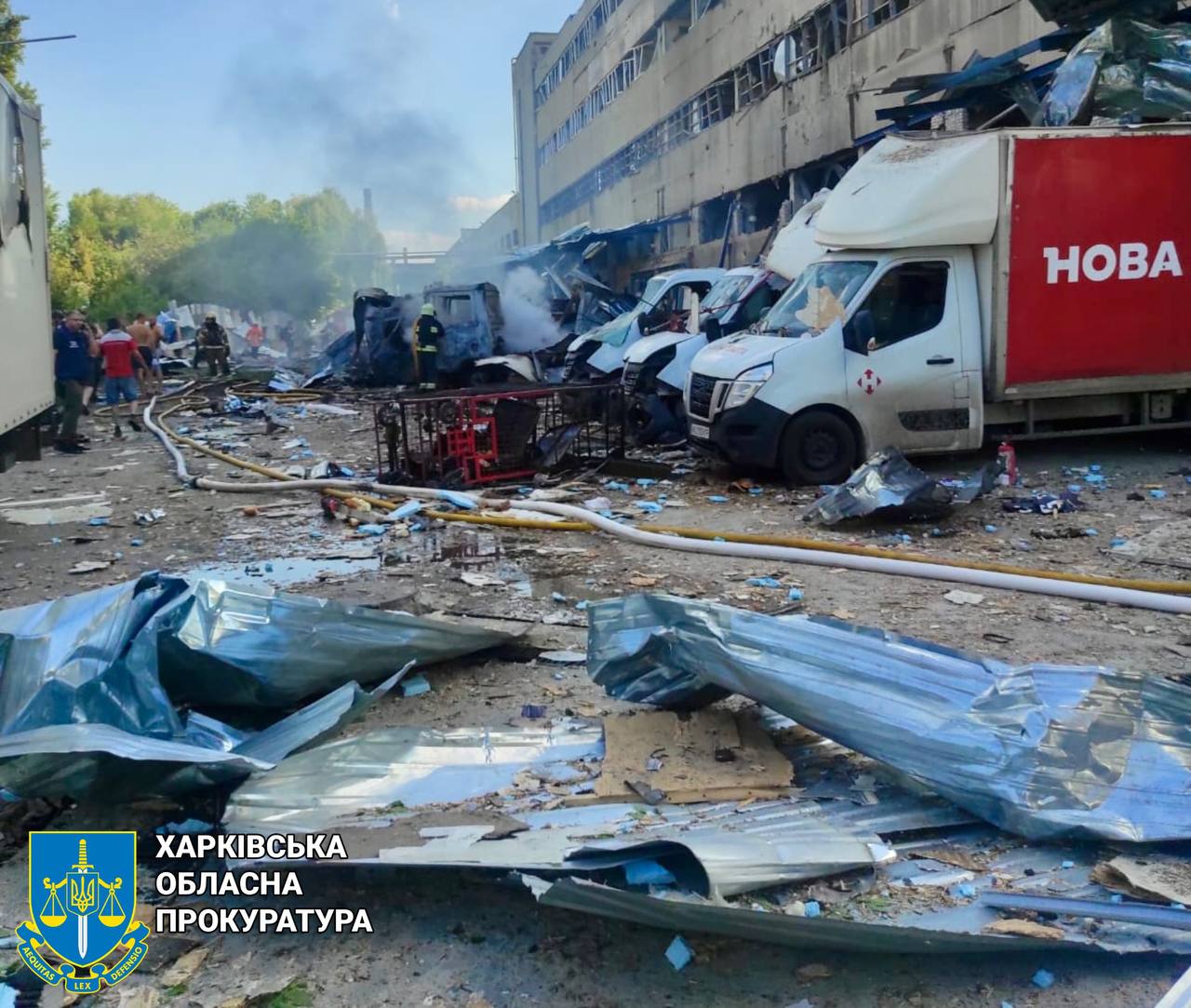 Прокурори документують наслідки ворожої авіатаки по «Новій Пошті» у Харкові: одна людина загинула, ще девʼять травмовані, серед них дитина